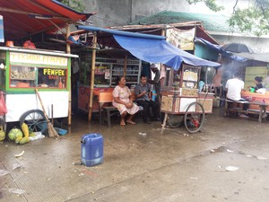 Ada Sate, Jus Alpukat, hingga Makanan Langka di Stasiun Kota (1)