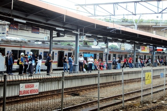 Ada Soto  Betawi dan  Rujak Buah Enak  di Stasiun Tanah Abang