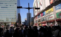 Terletak tidak jauh dari stasiun Akihabara, Yodobashi selalu ramai pengunjung. Mall 7 lantai itu terlihat ramai dan menonjol dari gedung di sekelilingnya (Ari Saputra/detikTravel)