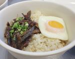 Sedapnya Rice Bowl dengan Topping Daging Sapi Hingga Bandeng