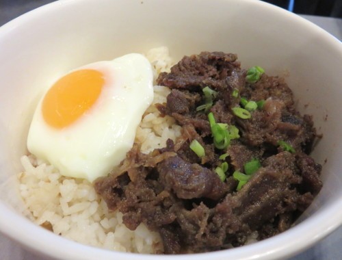 Sedapnya Rice Bowl dengan Topping Daging Sapi Hingga Bandeng