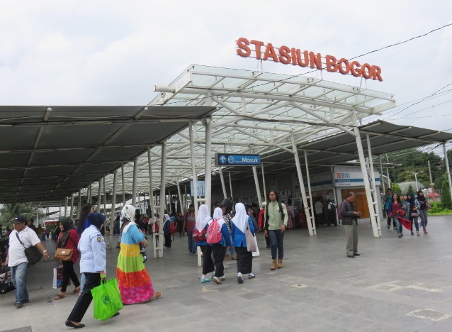 Roti Unyil Hingga Doclang Enak Bisa Dicoba Saat Berada Di Stasiun