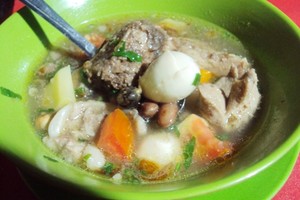 Sluurp! Gurih Berempah Sop Janda Cikini dengan Isian Komplet