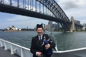 Galang Dana, Traveler Ini Main Alat Musik Bagpipe Keliling Dunia