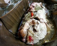 Kangen garang asem ayam? Mampirlah ke sini! Potongan ayam kampungnya begitu empuk dengan cita rasa gurih dan asam yang bikin ketagihan.