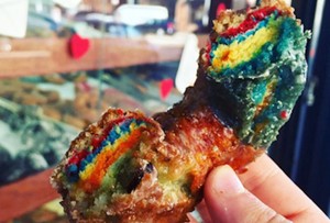 Yummy! Donat Berwarna Pelangi Bisa Dicicipi di New York