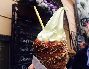 Dougnut Cone, Donat Bentuk Kerucut dengan Aneka Isian Enak