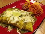 Menikmati Dory Tacos dan Strawberry Cheese Cake Chimichanga Enak