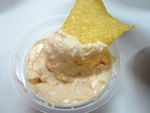 Nyam! Enaknya Ngemil Tortilla dengan Saus Salsa dan Keju