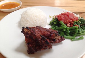 Ayam Taliwang yang Pedas Menyengat Bisa Anda Nikmati di 5 Tempat Ini