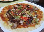 Bagaimana Rasa Pizza Bertopping Tom Yum dan Sate Ayam?