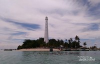 Keindahan panorama pulau Lengkuas, dilihat dari atas kapal Keindahan panorama pulau Lengkuas, dilihat dari atas kapal
