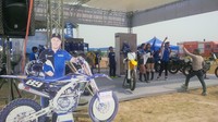 Sebuah booth sebuah pabrikan motor yang mengikuti MXGP.