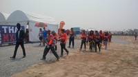 Barisan petugas (marshal) balapan. Semuanya adalah tenaga lokal.