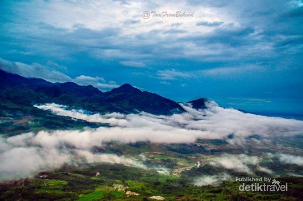  Pemandangan  Luar Biasa dari  Atas  Gunung  Batu Jonggol