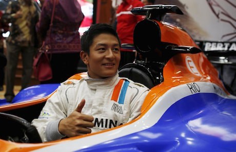 Mau Lihat Mobil Balapan Rio Haryanto? Ini Penampakan Replikanya