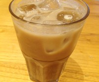 Misugaru Ice Tea terbuat dari bubuk campuran biji-bijian Korea. Teksturnya creamy dengan rasa legit nutty. Mengingatkan rasa baluran kinako pada mochi.