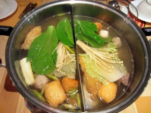 KoenoKoeni Hotpot: Hangatkan Perut dengan Hotpot Berkuah Tom Yum