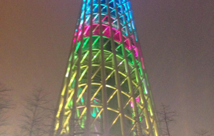 Cantiknya Kelap-kelip Canton Tower Guangzhou di Malam Hari