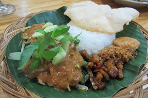 Yuk, Jajan Pecel Komplet yang Menyehatkan di 5 Tempat Ini