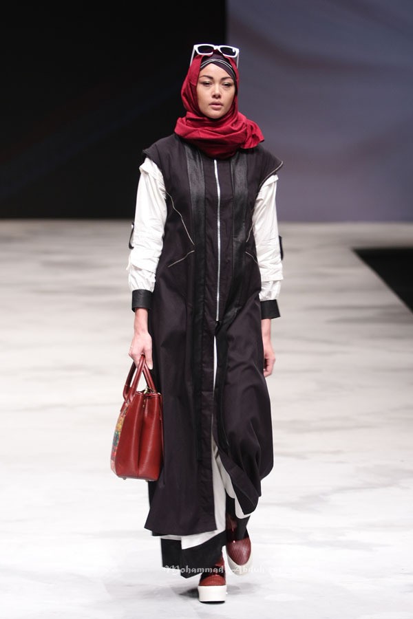 Warnatasku by Errin Uggaru Eksistensi Warisan Leluhur Indonesia Fashion Week 2016 at Jakarta Convention Center. Jakarta. [Foto: Mohammad Abduh/Wolipop]