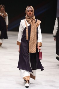 Warnatasku by Errin Uggaru Eksistensi Warisan Leluhur Indonesia Fashion Week 2016 at Jakarta Convention Center. Jakarta. [Foto: Mohammad Abduh/Wolipop]