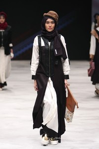 Warnatasku by Errin Uggaru Eksistensi Warisan Leluhur Indonesia Fashion Week 2016 at Jakarta Convention Center. Jakarta. [Foto: Mohammad Abduh/Wolipop]