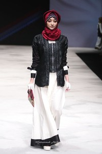 Warnatasku by Errin Uggaru Eksistensi Warisan Leluhur Indonesia Fashion Week 2016 at Jakarta Convention Center. Jakarta. [Foto: Mohammad Abduh/Wolipop]