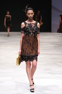 Warnatasku by Melia Wijaya Eksistensi Warisan Leluhur Indonesia Fashion Week 2016 at Jakarta Convention Center. Jakarta. [Foto: Mohammad Abduh/Wolipop]