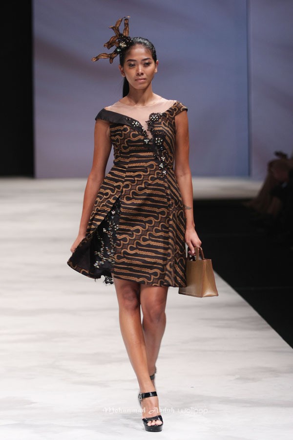 Warnatasku by Melia Wijaya Eksistensi Warisan Leluhur Indonesia Fashion Week 2016 at Jakarta Convention Center. Jakarta. [Foto: Mohammad Abduh/Wolipop]