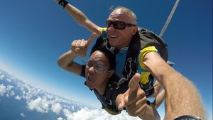 Ini Rasanya Skydiving, Loncat dari Atas Pesawat!