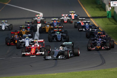 Balapan Dimulai, Kvyat Langsung Out