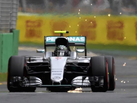 Rosberg Juara dalam Balapan Pertama yang Penuh Drama