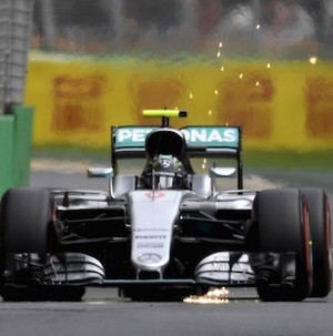 Rosberg Juara dalam Balapan Pertama yang Penuh Drama