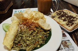 Straits Canteen: Di Sini Bisa Makan Roti Bakar atau Nasi Goreng Enak Sepanjang Hari