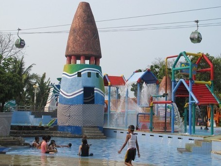 Mencari Telur Naga di Atlantis Water Adventure Saat Libur Paskah