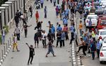 Sopir Taksi dan Ojek Online Saling Lempar Batu