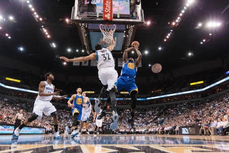 Sengit, Warriors Atasi Timberwolves