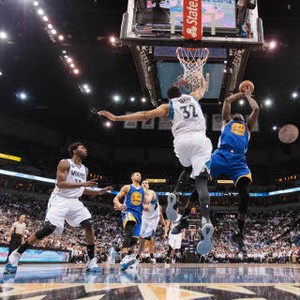 Sengit, Warriors Atasi Timberwolves