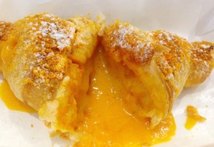 Croissant, Donat dan Macaron Enak Diberi Isian Kuning Telur Asin