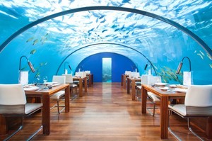 Asyiknya Menikmati Sajian Seafood Mewah di Restoran Bawah Laut Dunia (2)