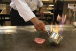 Memanjakan Lidah dengan Set Teppanyaki Komplet dan Steak Gaya Jepang