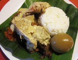 Nikmati Nasi Gudeg Komplet yang Gurih Manis di 5 Tempat Ini