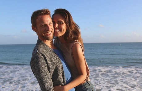 Pisah dari Michibata, Button Kini Kencani Mantan Model Playboy