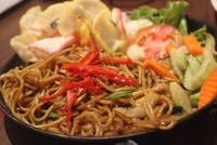 Mie yang diolah secara homemade menjadi salah satu keunggulan dari cafe ini. Selain kelembutan yang terasa di lidah. Mie goreng ini sangat cocok dinikmati semua kalangan.