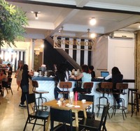 Goedkoop berlokasi di kawasan Bendungan Hilir.  Mengusung slogan Warung Kopi Belanda, tempat ini menawarkan suasana paduan modern dan klasik.