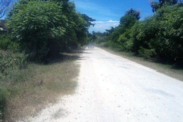 Pantai Pink Indah, Tapi Sayang Akses Jalannya Masih Rusak