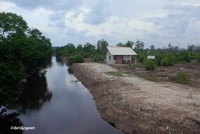 Lokasi sirkuit terletak di kawasan sebuah pantai di Pangkalpinang. Tampak di pinggirnya  mengalir sebuah sungai kecil berair payau.