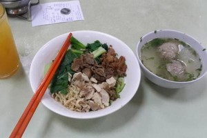Wisata Kuliner Legendaris ke Bakmi Gang Kelinci, Maknyus!