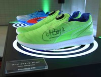 Ini adalah sepatu terbaru running Puma, yakni Puma Ignite Disc. Sepatu kinclong ini telah dibubuhi tanda tangan brand ambassador Puma, Usain Bolt.